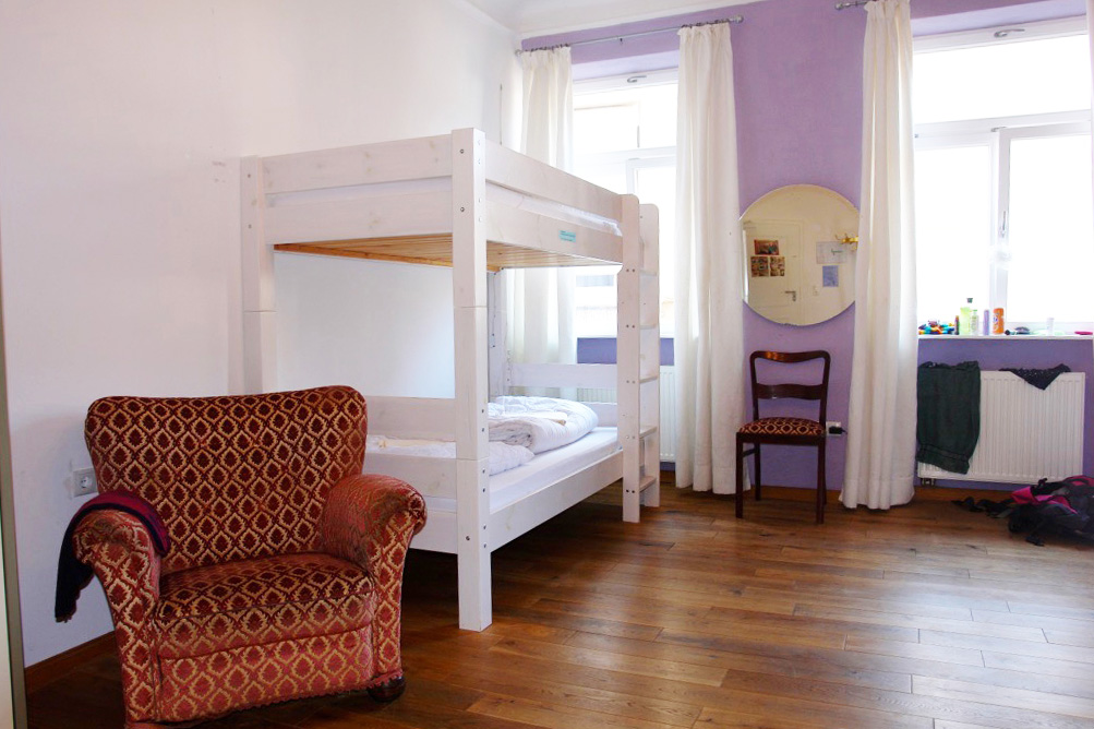 6-bed women's dormitory
